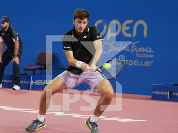 2023-02-07 - Luca Nardi (ITA) in action against Arthur Rinderknech (FRA) during the Open Sud de France 2023, ATP 250 tennis tournament on February 7, 2023 at Sud de France Arena in Pérols near Montpellier, France - TENNIS - ATP - OPEN SUD DE FRANCE 2023 - INTERNATIONALS - TENNIS