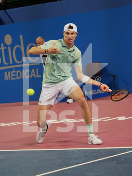 2023-02-08 - Ugo Humbert (FRA) in action against Alejandro Davidovich Fokina (SPA) during the Open Sud de France 2023, ATP 250 tennis tournament on February 8, 2023 at Sud de France Arena in Pérols near Montpellier, France - TENNIS - ATP - OPEN SUD DE FRANCE 2023 - INTERNATIONALS - TENNIS