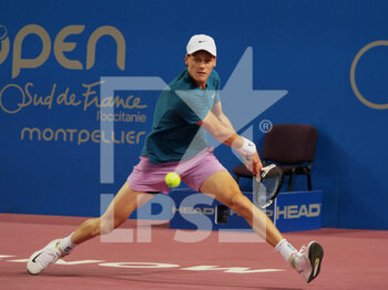 2023-02-11 - Jannik Sinner (ITA) in action against Lorenzo Sonego (ITA) during the Open Sud de France 2023, ATP 250 tennis tournament on February 10, 2023 at Sud de France Arena in Pérols near Montpellier, France - TENNIS - ATP - OPEN SUD DE FRANCE 2023 - INTERNATIONALS - TENNIS