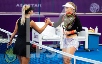 2023-02-11 - Dalila Jakupovic of Slovenia & Harriet Dart of Great Britain in action during the first round of qualifications of the 2023 Qatar Totalenergies Open, WTA 500 tennis tournament on February 11, 2023 in Doha, Qatar - TENNIS - WTA - QATAR TOTALENERGIES OPEN 2023 - INTERNATIONALS - TENNIS