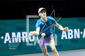 2023-02-15 - Jannik Sinner of Italy in action against Benjamin Bonzi of France during the ABN Amro Open 2023, ATP 500 tennis tournament on February 15, 2023 in Rotterdam, Netherlands - TENNIS - ATP - ABN AMRO OPEN 2023 - INTERNATIONALS - TENNIS