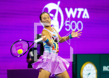 2023-02-14 - Qinwen Zheng of China in action against Maria Sakkari of Greece during the first round of the 2023 Qatar Totalenergies Open, WTA 500 tennis tournament on February 14, 2023 in Doha, Qatar - TENNIS - WTA - QATAR TOTALENERGIES OPEN 2023 - INTERNATIONALS - TENNIS