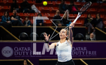 2023-02-13 - Ipek Oz of Turkey in action against Victoria Azarenka of Belarus during the first round of the 2023 Qatar Totalenergies Open, WTA 500 tennis tournament on February 13, 2023 in Doha, Qatar - TENNIS - WTA - QATAR TOTALENERGIES OPEN 2023 - INTERNATIONALS - TENNIS