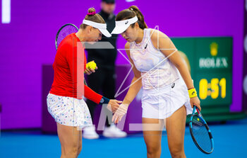 2023-02-16 - Vera Zvonareva of Russia & Zhaoxuan Yang of China during the doubles semi-final of the 2023 Qatar Totalenergies Open, WTA 500 tennis tournament on February 16, 2023 in Doha, Qatar - TENNIS - WTA - QATAR TOTALENERGIES OPEN 2023 - INTERNATIONALS - TENNIS