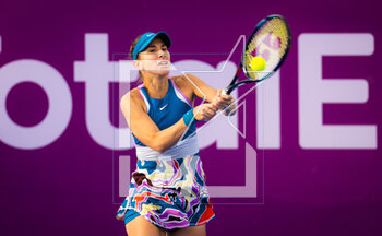 2023-02-15 - Belinda Bencic of Switzerland in action during the second round of the 2023 Qatar Totalenergies Open, WTA 500 tennis tournament on February 15, 2023 in Doha, Qatar - TENNIS - WTA - QATAR TOTALENERGIES OPEN 2023 - INTERNATIONALS - TENNIS