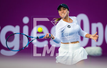 2023-02-15 - Sofia Kenin of the United States in action during the second round of the 2023 Qatar Totalenergies Open, WTA 500 tennis tournament on February 15, 2023 in Doha, Qatar - TENNIS - WTA - QATAR TOTALENERGIES OPEN 2023 - INTERNATIONALS - TENNIS