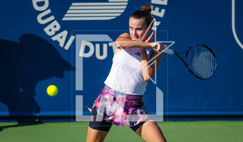 2023-02-17 - Clara Burel of France in action against Ana Bogdan of Romania during the first qualifications round of the 2023 Dubai Duty Free Tennis Championships WTA 1000 tennis tournament on February 17, 2023 in Dubai, UAE - TENNIS - WTA - DUBAI DUTY FREE 2023 - INTERNATIONALS - TENNIS