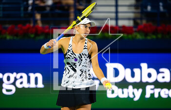 2023-02-19 - Julia Grabher of Austria in action against Leylah Fernandez of Canada during the first round of the 2023 Dubai Duty Free Tennis Championships WTA 1000 tennis tournament on February 19, 2023 in Dubai, UAE - TENNIS - WTA - DUBAI DUTY FREE 2023 - INTERNATIONALS - TENNIS