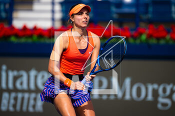 21/02/2023 - Viktoriya Tomova of Bulgaria in action against Jessica Pegula of the United States during the second round of the 2023 Dubai Duty Free Tennis Championships WTA 1000 tennis tournament on February 21, 2023 in Dubai, UAE - TENNIS - WTA - DUBAI DUTY FREE 2023 - INTERNAZIONALI - TENNIS
