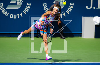 21/02/2023 - Victoria Azarenka of Belarus in action against Amanda Anisimova of the United States during the second round of the 2023 Dubai Duty Free Tennis Championships WTA 1000 tennis tournament on February 21, 2023 in Dubai, UAE - TENNIS - WTA - DUBAI DUTY FREE 2023 - INTERNAZIONALI - TENNIS