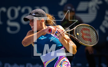 21/02/2023 - Madison Keys of the United States in action against Caroline Garcia of France during the second round of the 2023 Dubai Duty Free Tennis Championships WTA 1000 tennis tournament on February 21, 2023 in Dubai, UAE - TENNIS - WTA - DUBAI DUTY FREE 2023 - INTERNAZIONALI - TENNIS