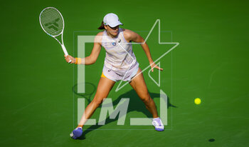22/02/2023 - Iga Swiatek of Poland in action during the third round of the 2023 Dubai Duty Free Tennis Championships WTA 1000 tennis tournament on February 22, 2023 in Dubai, UAE - TENNIS - WTA - DUBAI DUTY FREE 2023 - INTERNAZIONALI - TENNIS