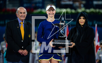 25/02/2023 - Barbora Krejcikova of the Czech Republic poses with the champions trophy after winning the 2023 Dubai Duty Free Tennis Championships WTA 1000 tennis tournament on February 25, 2023 in Dubai, UAE - TENNIS - WTA - DUBAI DUTY FREE 2023 - INTERNAZIONALI - TENNIS
