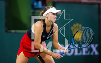 2023-03-11 - Sofia Kenin of the United States in action during the second round of the 2023 BNP Paribas Open, WTA 1000 tennis tournament on March 11, 2023 in Indian Wells, USA - TENNIS - WTA - BNP PARIBAS OPEN 2023 - INTERNATIONALS - TENNIS