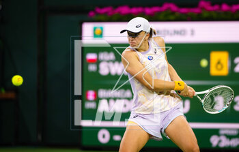 13/03/2023 - Iga Swiatek of Poland in action during the third round of the 2023 BNP Paribas Open, WTA 1000 tennis tournament on March 13, 2023 in Indian Wells, USA - TENNIS - WTA - BNP PARIBAS OPEN 2023 - INTERNAZIONALI - TENNIS