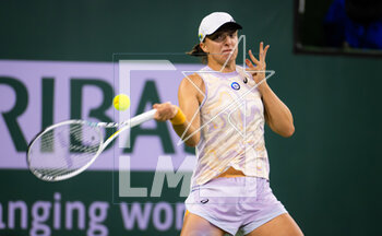 13/03/2023 - Iga Swiatek of Poland in action during the third round of the 2023 BNP Paribas Open, WTA 1000 tennis tournament on March 13, 2023 in Indian Wells, USA - TENNIS - WTA - BNP PARIBAS OPEN 2023 - INTERNAZIONALI - TENNIS
