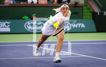 13/03/2023 - Ons Jabeur of Tunisia in action during the third round of the 2023 BNP Paribas Open, WTA 1000 tennis tournament on March 13, 2023 in Indian Wells, USA - TENNIS - WTA - BNP PARIBAS OPEN 2023 - INTERNAZIONALI - TENNIS