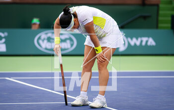 13/03/2023 - Ons Jabeur of Tunisia in action during the third round of the 2023 BNP Paribas Open, WTA 1000 tennis tournament on March 13, 2023 in Indian Wells, USA - TENNIS - WTA - BNP PARIBAS OPEN 2023 - INTERNAZIONALI - TENNIS
