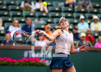 14/03/2023 - Rebecca Peterson of Sweden in action against Coco Gauff of the United States during the fourth round of the 2023 BNP Paribas Open, WTA 1000 tennis tournament on March 14, 2023 in Indian Wells, USA - TENNIS - WTA - BNP PARIBAS OPEN 2023 - INTERNAZIONALI - TENNIS