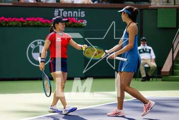 2023-03-15 - Shuko Aoyama of Japan & Ena Shibahara of Japan in action during the doubles quarter-final of the 2023 BNP Paribas Open, WTA 1000 tennis tournament on March 15, 2023 in Indian Wells, USA - TENNIS - WTA - BNP PARIBAS OPEN 2023 - INTERNATIONALS - TENNIS