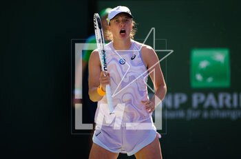 16/03/2023 - Iga Swiatek of Poland in action during the quarter-final of the 2023 BNP Paribas Open, WTA 1000 tennis tournament on March 16, 2023 in Indian Wells, USA - TENNIS - WTA - BNP PARIBAS OPEN 2023 - INTERNAZIONALI - TENNIS