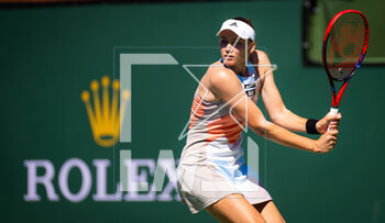 16/03/2023 - Elena Rybakina of Kazakhstan in action during the quarter-final of the 2023 BNP Paribas Open, WTA 1000 tennis tournament on March 16, 2023 in Indian Wells, USA - TENNIS - WTA - BNP PARIBAS OPEN 2023 - INTERNAZIONALI - TENNIS