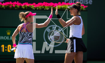 17/03/2023 - Beatriz Haddad Maia of Brazil & Laura Siegemund of Germany in action during the doubles semi-final of the 2023 BNP Paribas Open, WTA 1000 tennis tournament on March 17, 2023 in Indian Wells, USA - TENNIS - WTA - BNP PARIBAS OPEN 2023 - INTERNAZIONALI - TENNIS
