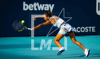 2023-03-22 - Leylah Fernandez of Canada in action during the first round of the 2023 Miami Open, WTA 1000 tennis tournament on March 22, 2023 in Miami, USA - TENNIS - WTA - 2023 MIAMI OPEN - INTERNATIONALS - TENNIS
