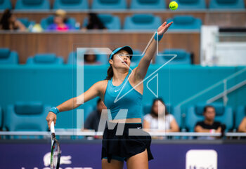 2023-03-22 - Emma Raducanu of Great Britain in action during the first round of the 2023 Miami Open, WTA 1000 tennis tournament on March 22, 2023 in Miami, USA - TENNIS - WTA - 2023 MIAMI OPEN - INTERNATIONALS - TENNIS