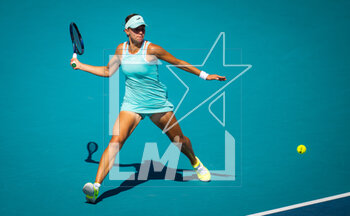 2023-03-25 - Magda Linette of Poland in action during the third round of the 2023 Miami Open, WTA 1000 tennis tournament on March 25, 2023 in Miami, USA - TENNIS - WTA - 2023 MIAMI OPEN - INTERNATIONALS - TENNIS