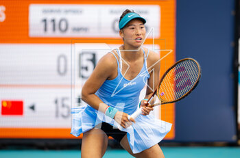 2023-03-25 - Qinwen Zheng of China in action during the third round of the 2023 Miami Open, WTA 1000 tennis tournament on March 25, 2023 in Miami, USA - TENNIS - WTA - 2023 MIAMI OPEN - INTERNATIONALS - TENNIS