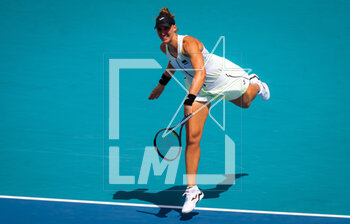 2023-03-25 - Beatriz Haddad Maia of Brazil in action during the third round of the 2023 Miami Open, WTA 1000 tennis tournament on March 25, 2023 in Miami, USA - TENNIS - WTA - 2023 MIAMI OPEN - INTERNATIONALS - TENNIS
