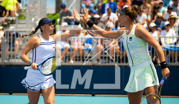2023-03-27 - Giuliana Olmos of Mexico & Beatriz Haddad Maia of Brazil in action during the second doubles round of the 2023 Miami Open, WTA 1000 tennis tournament on March 27, 2023 in Miami, USA - TENNIS - WTA - 2023 MIAMI OPEN - INTERNATIONALS - TENNIS