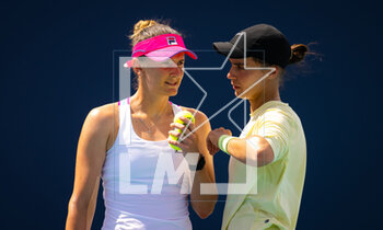 2023-03-27 - Irina-Camelia Begu of Romania & Anhelina Kalinina of Ukraine in action during the second round of doubles of the 2023 Miami Open, WTA 1000 tennis tournament on March 27, 2023 in Miami, USA - TENNIS - WTA - 2023 MIAMI OPEN - INTERNATIONALS - TENNIS