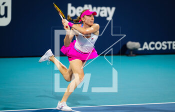2023-03-27 - Ekaterina Alexandrova of Russia in action during the fourth round of the 2023 Miami Open, WTA 1000 tennis tournament on March 27, 2023 in Miami, USA - TENNIS - WTA - 2023 MIAMI OPEN - INTERNATIONALS - TENNIS