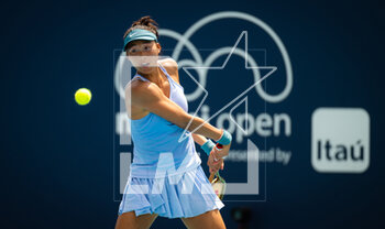2023-03-27 - Qinwen Zheng of China in action during the fourth round of the 2023 Miami Open, WTA 1000 tennis tournament on March 27, 2023 in Miami, USA - TENNIS - WTA - 2023 MIAMI OPEN - INTERNATIONALS - TENNIS