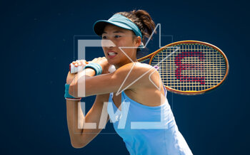 2023-03-27 - Qinwen Zheng of China in action during the fourth round of the 2023 Miami Open, WTA 1000 tennis tournament on March 27, 2023 in Miami, USA - TENNIS - WTA - 2023 MIAMI OPEN - INTERNATIONALS - TENNIS