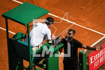 2023-04-09 - Benoit PAIRE of France speaks with the referee during the Rolex Monte-Carlo, ATP Masters 1000 tennis event on April 9, 2023 at Monte-Carlo Country Club in Roquebrune Cap Martin, France - TENNIS - ROLEX MONTE CARLO MASTERS 2023 - INTERNATIONALS - TENNIS