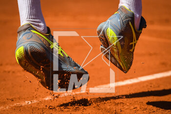 2023-04-09 - Detail of Asics shoes during the Rolex Monte-Carlo, ATP Masters 1000 tennis event on April 9, 2023 at Monte-Carlo Country Club in Roquebrune Cap Martin, France - TENNIS - ROLEX MONTE CARLO MASTERS 2023 - INTERNATIONALS - TENNIS
