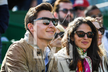 2023-04-11 - George RUSSELL with his girlfriend Carmen MONTERO MUNDT during the Rolex Monte-Carlo, ATP Masters 1000 tennis event on April 11, 2023 at Monte-Carlo Country Club in Roquebrune Cap Martin, France - TENNIS - ROLEX MONTE CARLO MASTERS 2023 - INTERNATIONALS - TENNIS