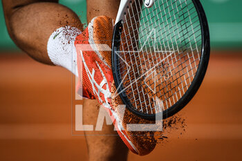 2023-04-11 - Detail of Asics shoe and racket of Novak DJOKOVIC of Serbia during the Rolex Monte-Carlo, ATP Masters 1000 tennis event on April 11, 2023 at Monte-Carlo Country Club in Roquebrune Cap Martin, France - TENNIS - ROLEX MONTE CARLO MASTERS 2023 - INTERNATIONALS - TENNIS