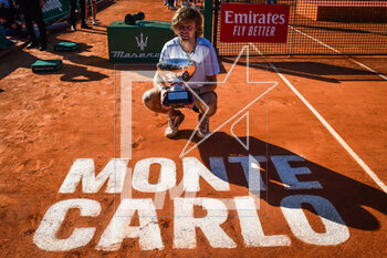 2023-04-16 - Andrey RUBLEV of Russia celebrates his victory with the trophy during the Rolex Monte-Carlo, ATP Masters 1000 tennis event on April 16, 2023 at Monte-Carlo Country Club in Roquebrune Cap Martin, France - TENNIS - ROLEX MONTE CARLO MASTERS 2023 - INTERNATIONALS - TENNIS