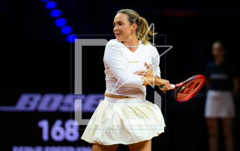 2023-04-17 - Donna Vekic of Croatia in action during the first round of the 2023 Porsche Tennis Grand Prix, WTA 500 tennis tournament on April 17, 2023 in Stuttgart, Germany - TENNIS - WTA - 2023 PORSCHE TENNIS GRAND PRIX - INTERNATIONALS - TENNIS