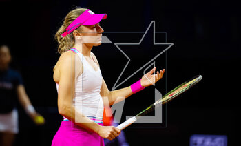 2023-04-17 - Ekaterina Alexandrova of Russia in action during the first round of the 2023 Porsche Tennis Grand Prix, WTA 500 tennis tournament on April 17, 2023 in Stuttgart, Germany - TENNIS - WTA - 2023 PORSCHE TENNIS GRAND PRIX - INTERNATIONALS - TENNIS