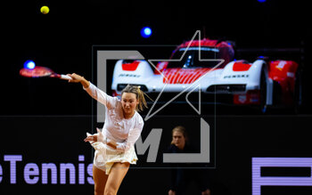 2023-04-20 - Donna Vekic of Croatia in action during the second round of the 2023 Porsche Tennis Grand Prix, WTA 500 tennis tournament on April 20, 2023 in Stuttgart, Germany - TENNIS - WTA - 2023 PORSCHE TENNIS GRAND PRIX - INTERNATIONALS - TENNIS
