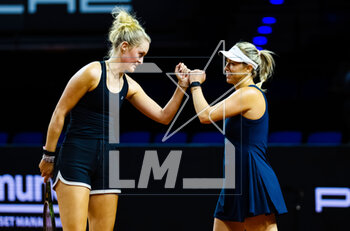 2023-04-22 - Erin Routliffe of New Zealand & Alexa Guarachi of Chile in action during the doubles semi-final of the 2023 Porsche Tennis Grand Prix, WTA 500 tennis tournament on April 22, 2023 in Stuttgart, Germany - TENNIS - WTA - 2023 PORSCHE TENNIS GRAND PRIX - INTERNATIONALS - TENNIS