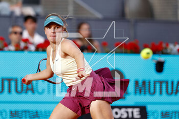 2023-04-25 - Linda Fruhvirtova of Czech Republic in action against Katie Volynets of United States during the Mutua Madrid Open 2023, Masters 1000 tennis tournament on April 25, 2023 at Caja Magica in Madrid, Spain - TENNIS - MUTUA MADRID OPEN 2023 - INTERNATIONALS - TENNIS