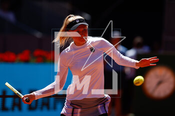 2023-04-26 - Aliaksandra Sasnovich of Belarus in action against Elina Svitolina of Ukraine during the Mutua Madrid Open 2023, Masters 1000 tennis tournament on April 26, 2023 at Caja Magica in Madrid, Spain - TENNIS - MUTUA MADRID OPEN 2023 - INTERNATIONALS - TENNIS