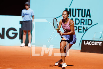 2023-04-26 - Leylah Fernandez of Canada in action against Mirra Andreeva of Russia during the Mutua Madrid Open 2023, Masters 1000 tennis tournament on April 26, 2023 at Caja Magica in Madrid, Spain - TENNIS - MUTUA MADRID OPEN 2023 - INTERNATIONALS - TENNIS