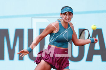 2023-04-26 - Victoria Jimenez Kasinteva of Andorra in action against Anastasia Pavlyuchenkova of Russia during the Mutua Madrid Open 2023, Masters 1000 tennis tournament on April 26, 2023 at Caja Magica in Madrid, Spain - TENNIS - MUTUA MADRID OPEN 2023 - INTERNATIONALS - TENNIS